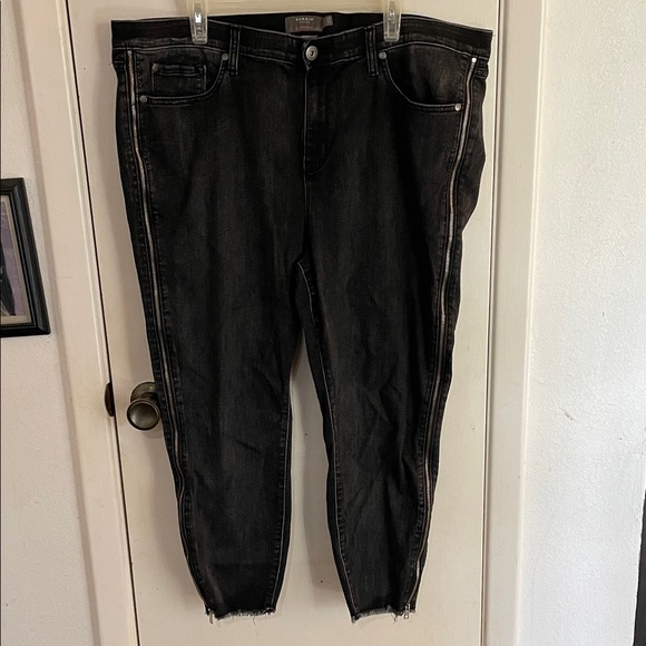 Torrid Black Super Soft Sky High Skinny Jeans 22S - Picture 1 of 9